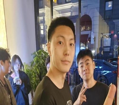 小曾穿籃網訓練褲！網友在曼哈頓遇到曾凡博胡明軒：兩人都很友好