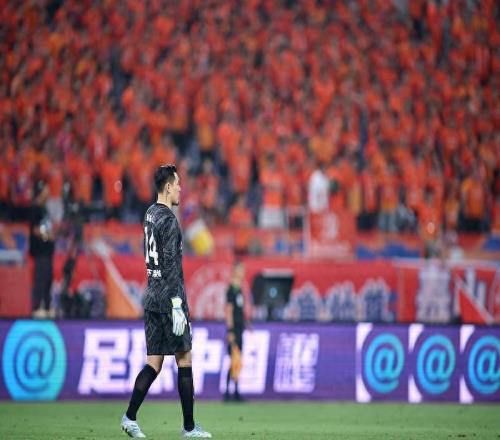 “扔袖標”風波未停亞足聯的罰單也來了，山東魯能煩惱一大堆